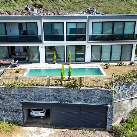 Large Royal Villa *
